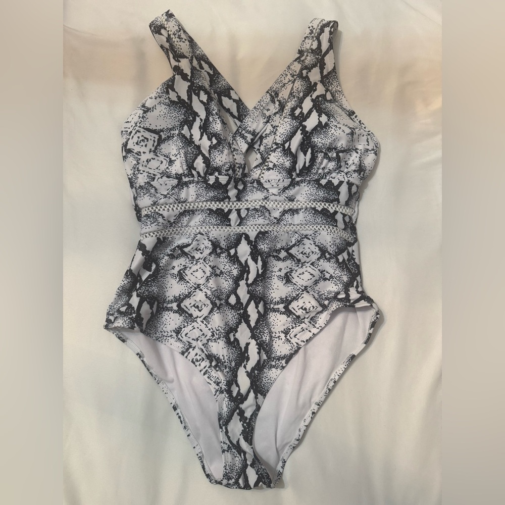 Black and White Snakeskin Print Swimsuit size XL
